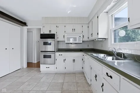 12107 Briarway South Drive Indianapolis IN 46259