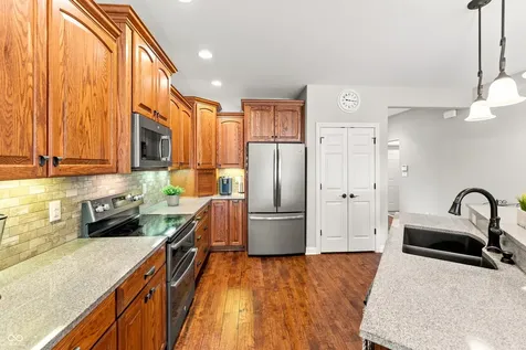 4962 Delray Drive Columbus IN 47203