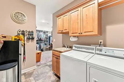 4962 Delray Drive Columbus IN 47203