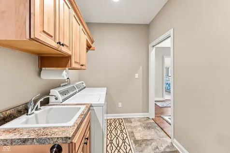 4962 Delray Drive Columbus IN 47203