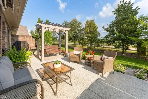 4962 Delray Drive Columbus IN 47203
