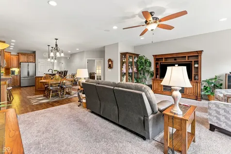 4962 Delray Drive Columbus IN 47203