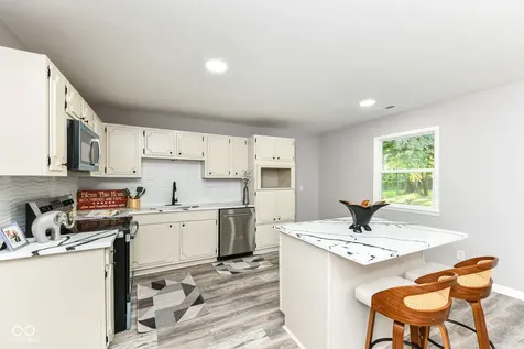 8846 Holliday Drive Indianapolis IN 46260