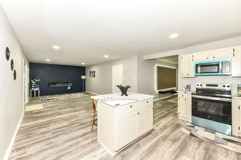 8846 Holliday Drive Indianapolis IN 46260