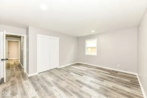 8846 Holliday Drive Indianapolis IN 46260