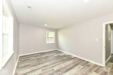 8846 Holliday Drive Indianapolis IN 46260