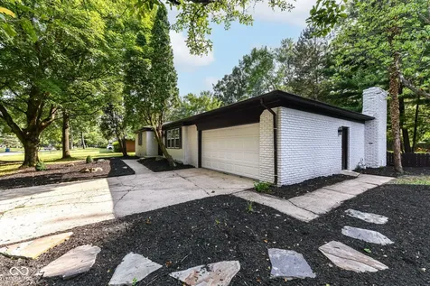 8846 Holliday Drive Indianapolis IN 46260