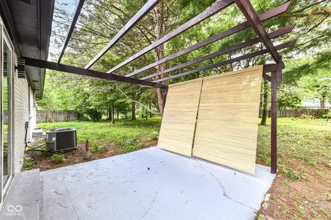 8846 Holliday Drive Indianapolis IN 46260