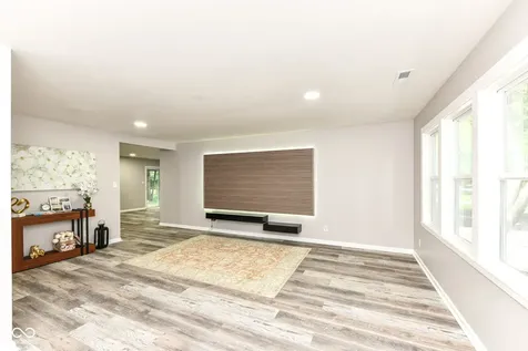8846 Holliday Drive Indianapolis IN 46260