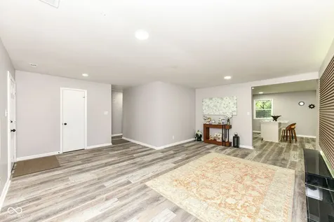 8846 Holliday Drive Indianapolis IN 46260
