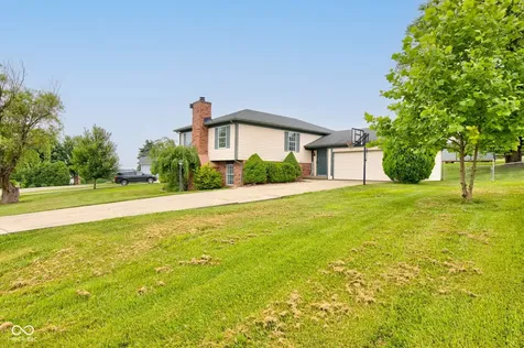 1925 E Woodside Village Drive Connersville IN 47331