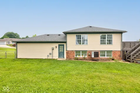 1925 E Woodside Village Drive Connersville IN 47331
