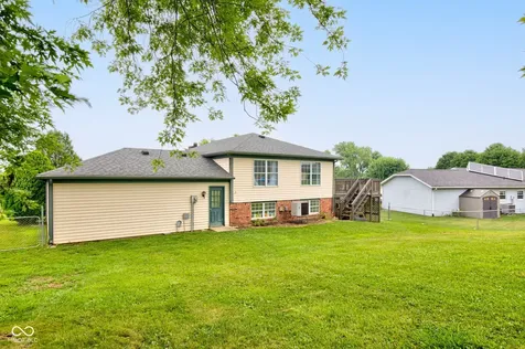 1925 E Woodside Village Drive Connersville IN 47331