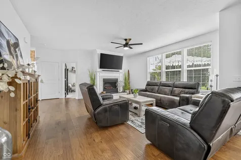 13082 Knights Way Fishers IN 46037