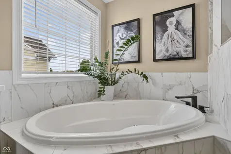 13082 Knights Way Fishers IN 46037