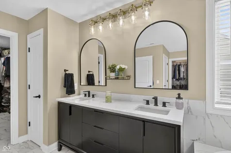 13082 Knights Way Fishers IN 46037