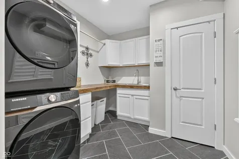 13082 Knights Way Fishers IN 46037