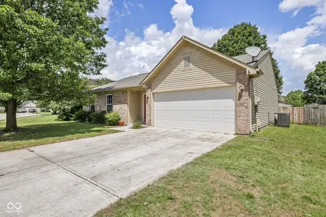 8315 Corinth Place Indianapolis IN 46227