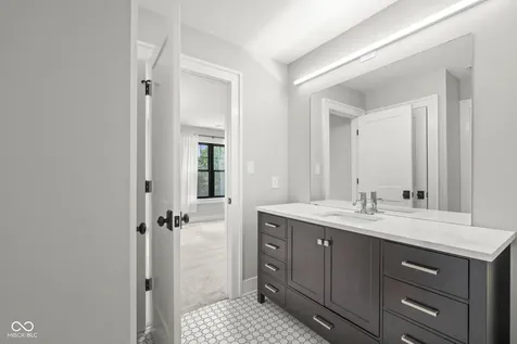 8157 Hunters Place Indianapolis IN 46236