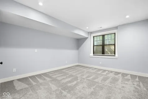 8157 Hunters Place Indianapolis IN 46236