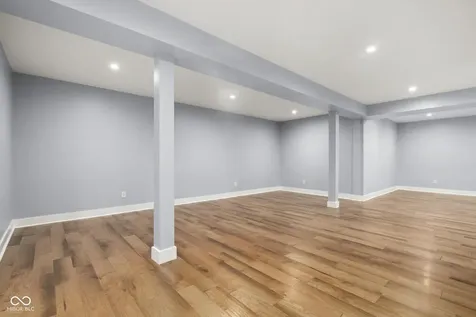 8157 Hunters Place Indianapolis IN 46236