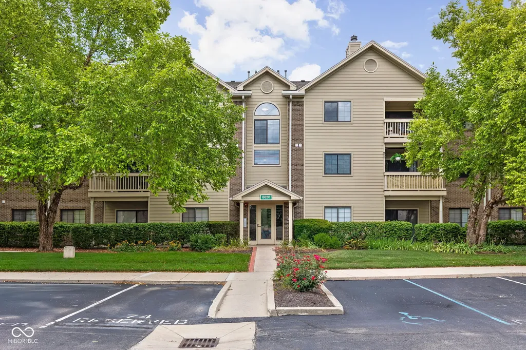8820 Yardley Court Indianapolis IN 46268