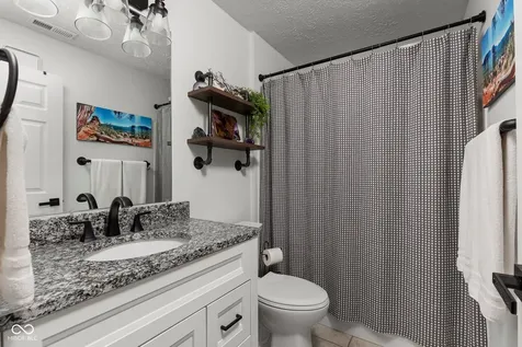 8820 Yardley Court Indianapolis IN 46268