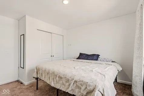 3983 Winston Columbus IN 47201