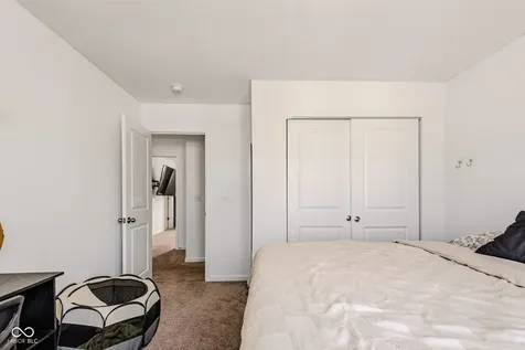 3983 Winston Columbus IN 47201