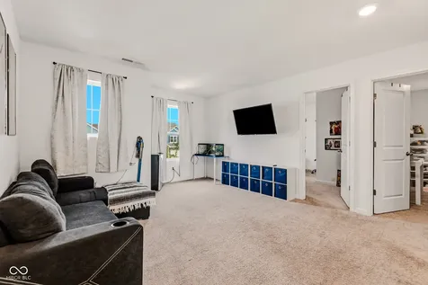 3983 Winston Columbus IN 47201