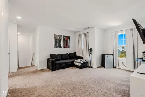 3983 Winston Columbus IN 47201