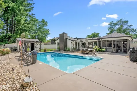 2309 Jolinda Court Columbus IN 47203