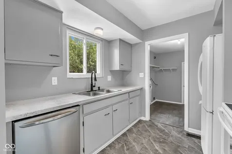 3139 S Richardt Indianapolis IN 46239