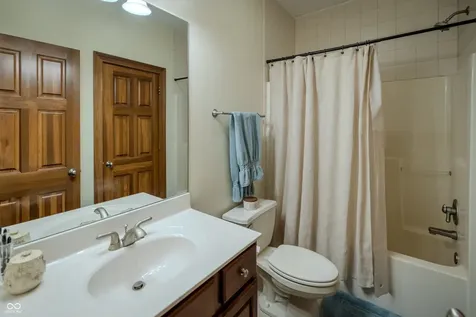 15239 E Geist Ridge Drive Fishers IN 46040