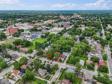 122 E 32nd Street Indianapolis IN 46205