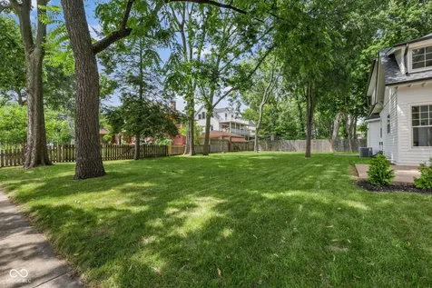 122 E 32nd Street Indianapolis IN 46205