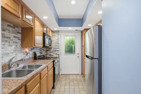 7447 Country Brook Drive Indianapolis IN 46260