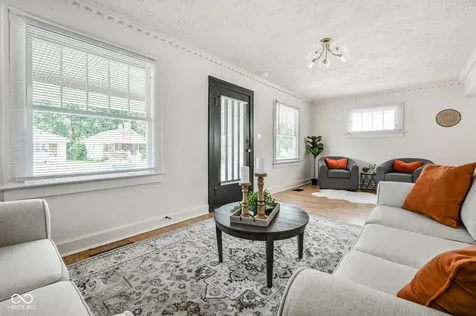 6073 Dewey Avenue Indianapolis IN 46219