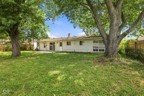 824 Longfellow Lane Plainfield IN 46168