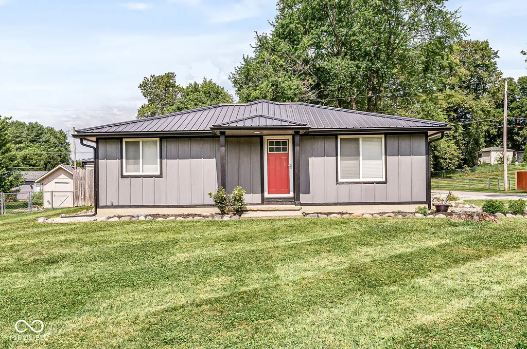 28 S Sugar Creek Drive New Palestine IN 46163