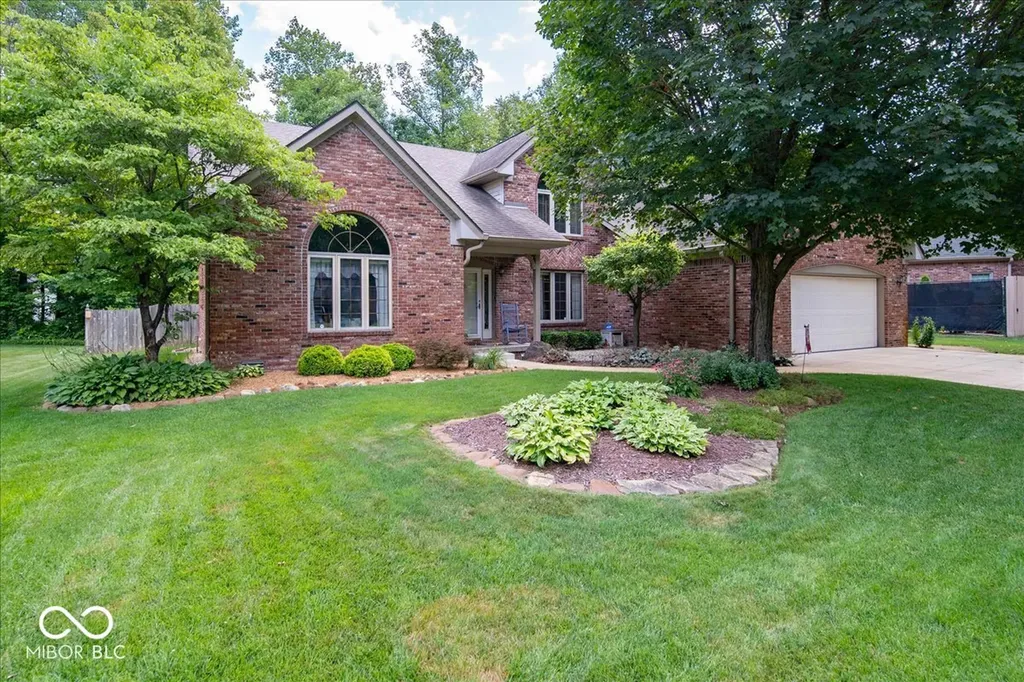 3897 S Woodfield Drive S New Palestine IN 46163