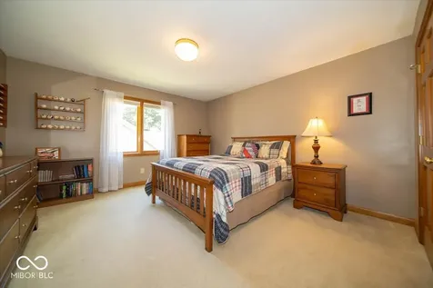 3897 S Woodfield Drive S New Palestine IN 46163