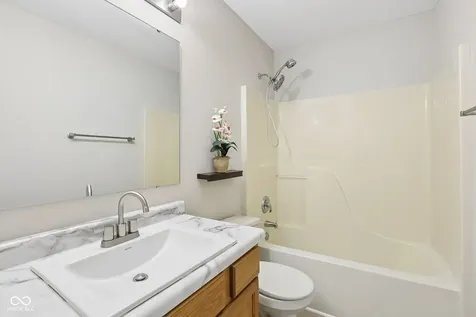 13823 Oak Grove Court Fishers IN 46038