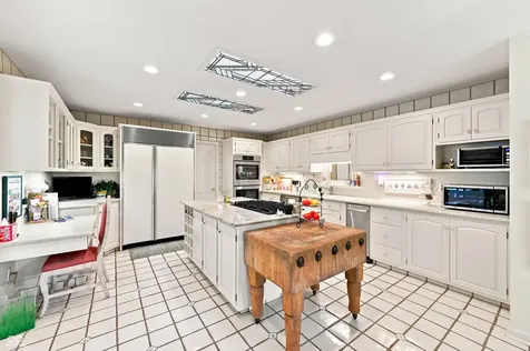 3579 Bay Road North Drive Indianapolis IN 46240