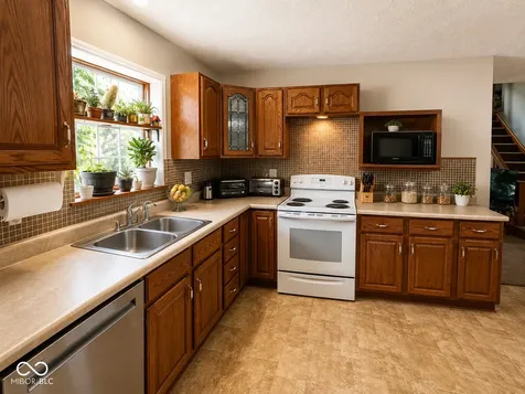 5586 W Beechwood Lane New Palestine IN 46163