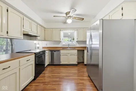 652 Sun Valley Court Indianapolis IN 46217
