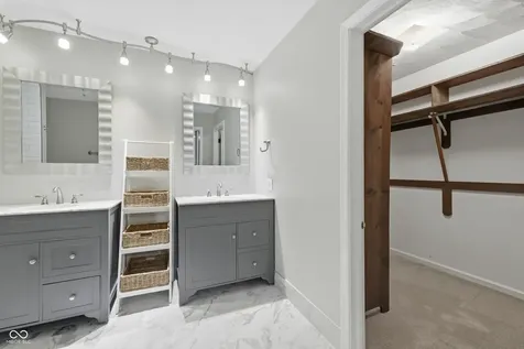 652 Sun Valley Court Indianapolis IN 46217