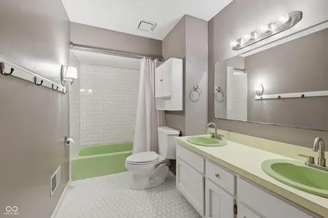 652 Sun Valley Court Indianapolis IN 46217
