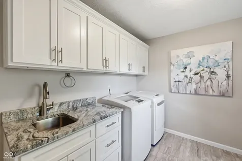 652 Sun Valley Court Indianapolis IN 46217
