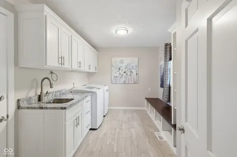 652 Sun Valley Court Indianapolis IN 46217